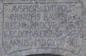 Lat. Inschriften - Auspiciis Luitpoldi